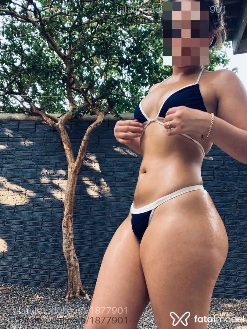 Acompanhante mulher loira (o) de olhos castanhos - Liz