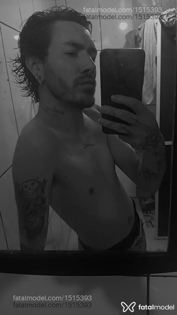 Acompanhante homem com cabelo castanho de olhos castanhos - Pietro