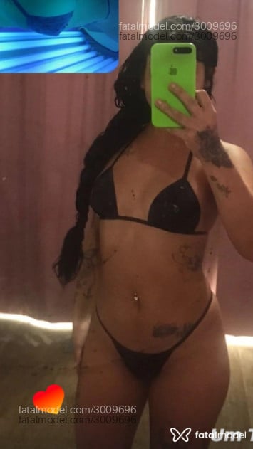 Acompanhante mulher morena (o) de olhos castanhos - Melzinhamilly