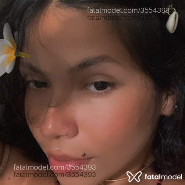 Acompanhante mulher morena (o) de olhos mel - Carol