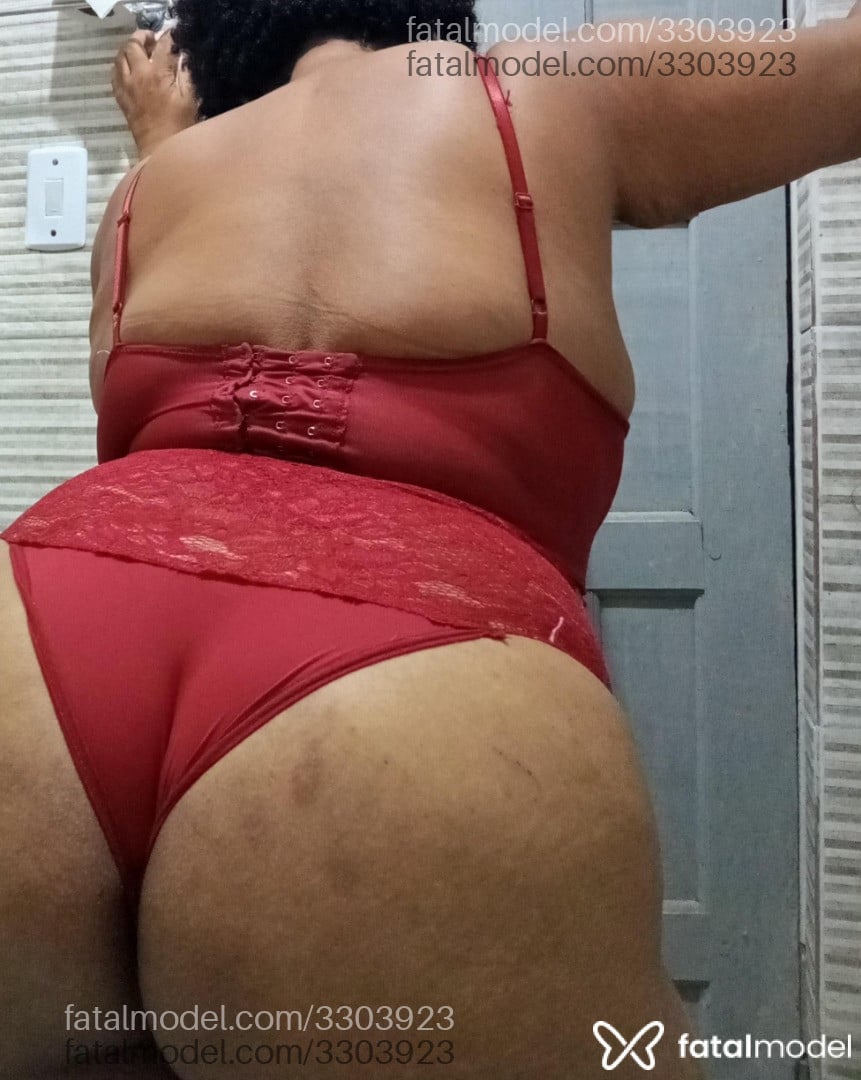 Acompanhante mulher com cabelo castanho de olhos pretos - Mirian