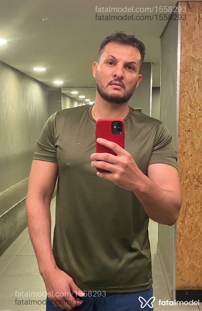 Acompanhante homem com cabelo castanho de olhos castanhos - ARTHUR FERRAZ