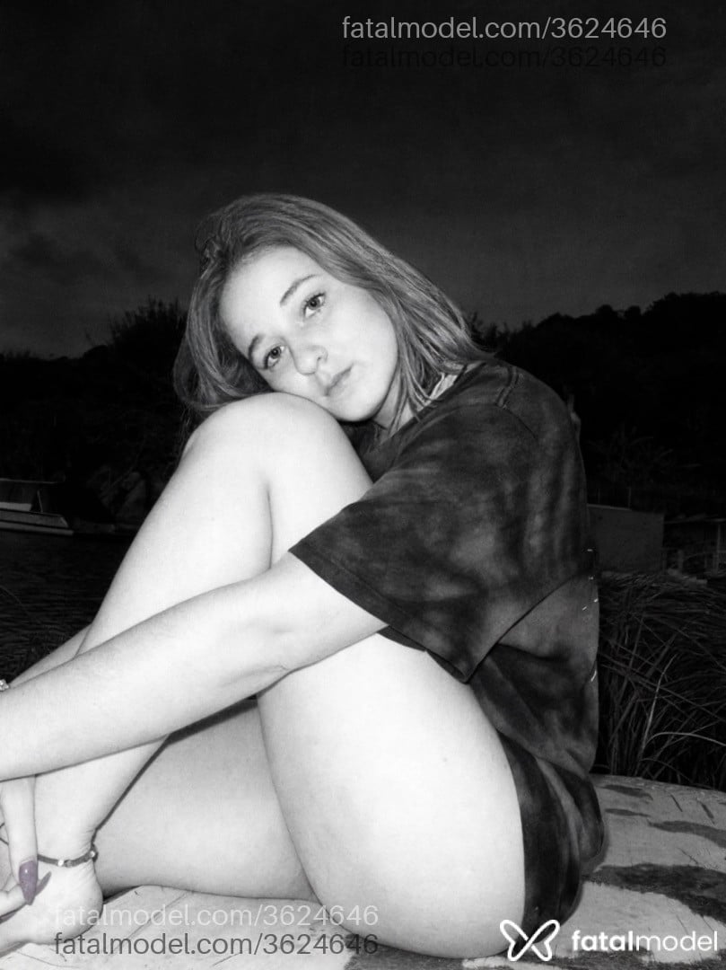 Acompanhante mulher loira (o) de olhos verdes - Jade Falaska