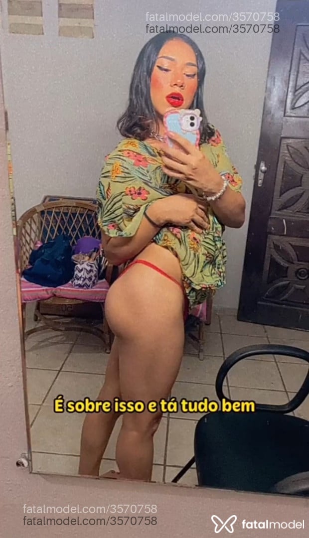 Acompanhante mulher trans com cabelo castanho de olhos castanhos - Wellen