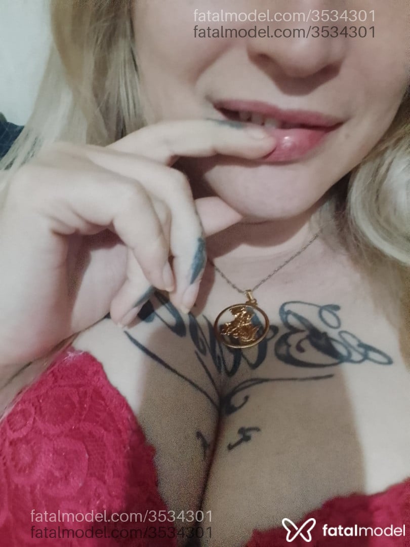 Acompanhante mulher loira (o) de olhos castanhos - Suzane