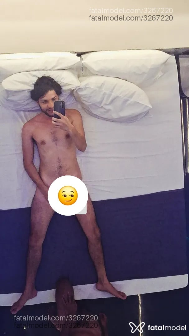 Acompanhante homem com cabelo castanho de olhos castanhos - Pedro