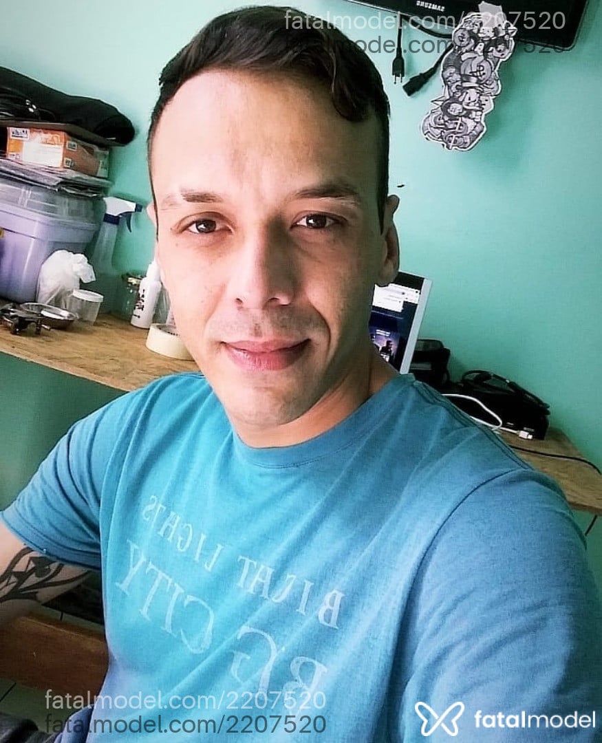Acompanhante homem com cabelo castanho de olhos castanhos - Mahkra