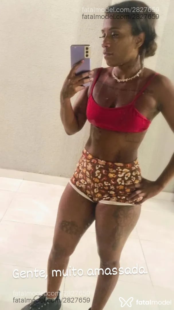 Acompanhante mulher com cabelo castanho de olhos mel - Julinhaquente