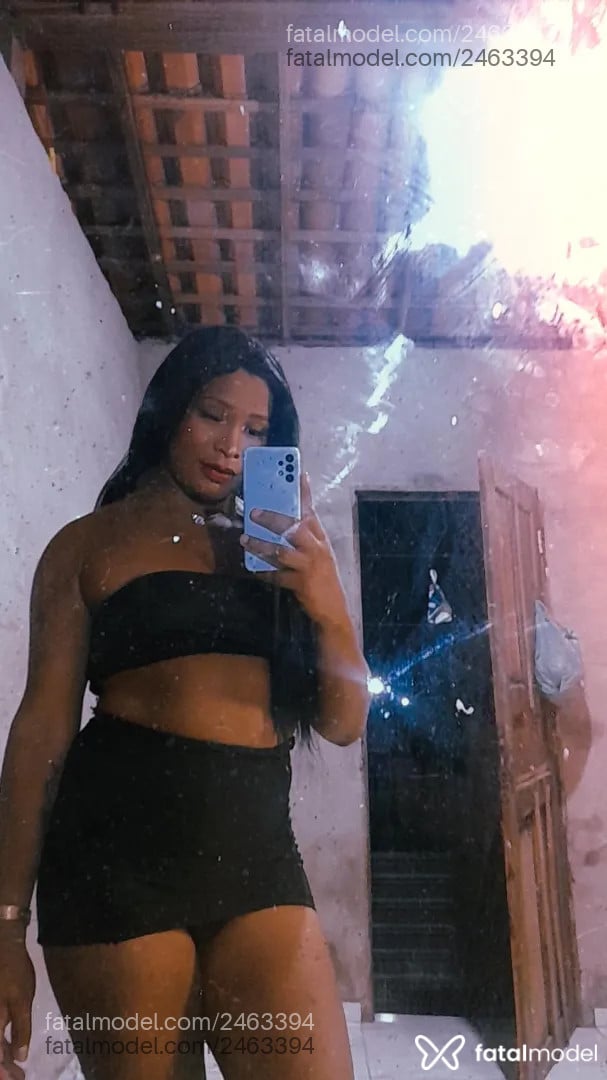 Acompanhante mulher trans morena (o) de olhos pretos - Melissa