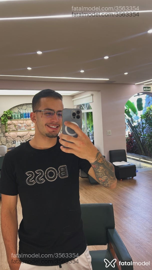 Acompanhante homem com cabelo castanho de olhos castanhos - Guilherme