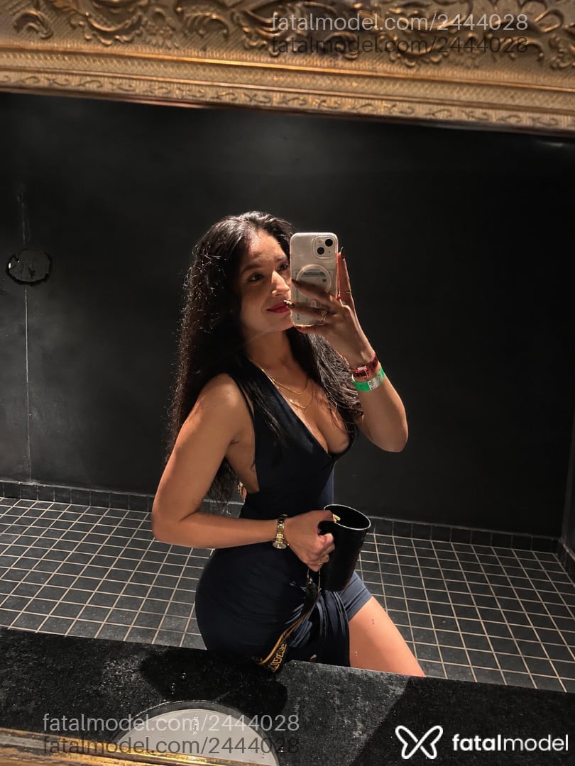Acompanhante mulher morena (o) de olhos castanhos - Maria
