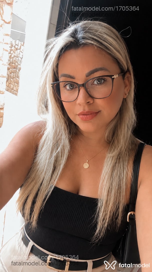 Acompanhante mulher loira (o) de olhos verdes - Quezia Falcão