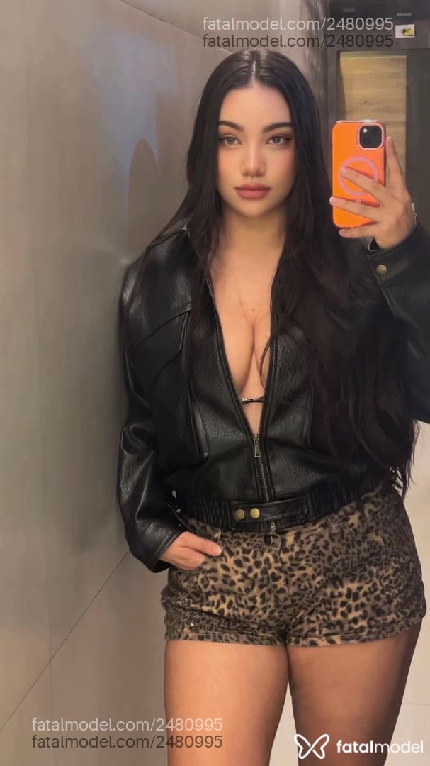 Acompanhante mulher morena (o) de olhos verdes - Kimberly Andrade