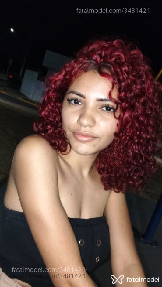 Acompanhante mulher com cabelo colorido de olhos castanhos - Franzinha