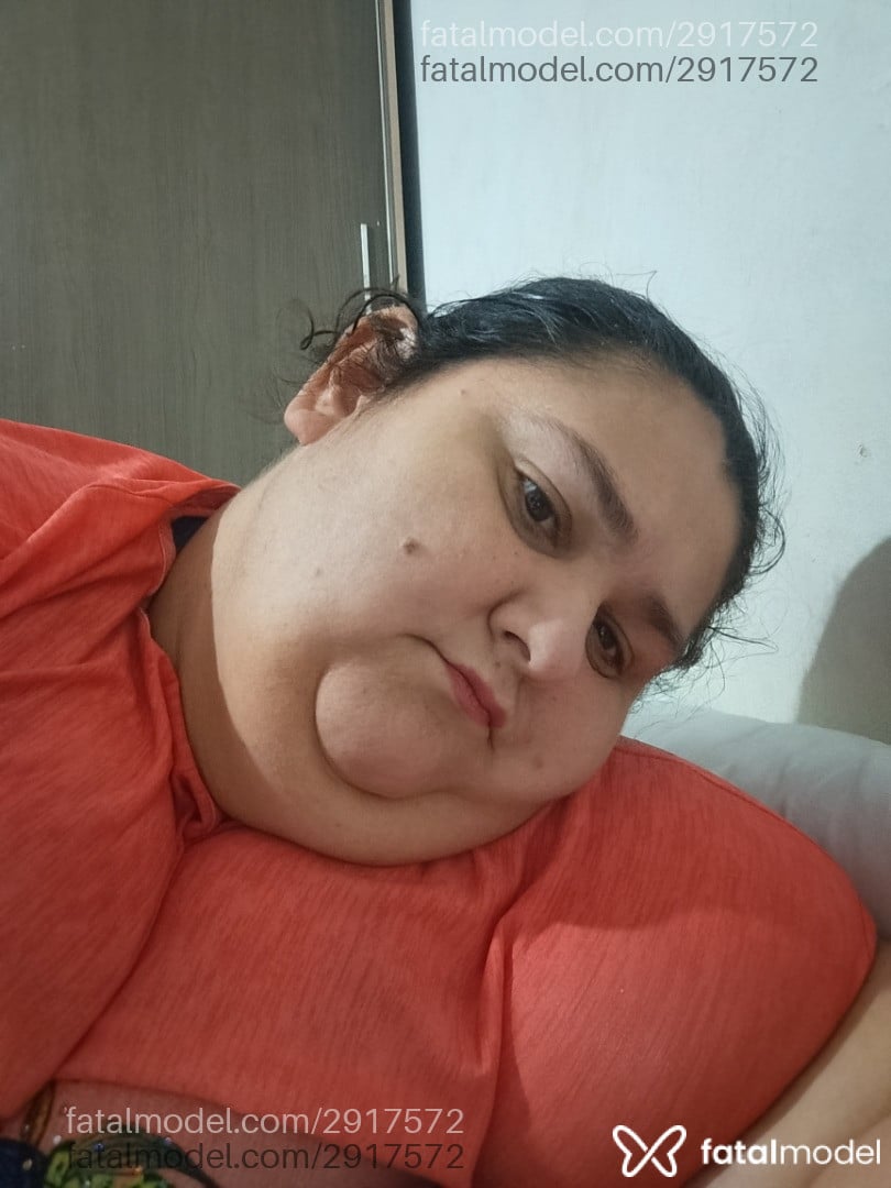 Acompanhante mulher com cabelo castanho de olhos castanhos - Nayara