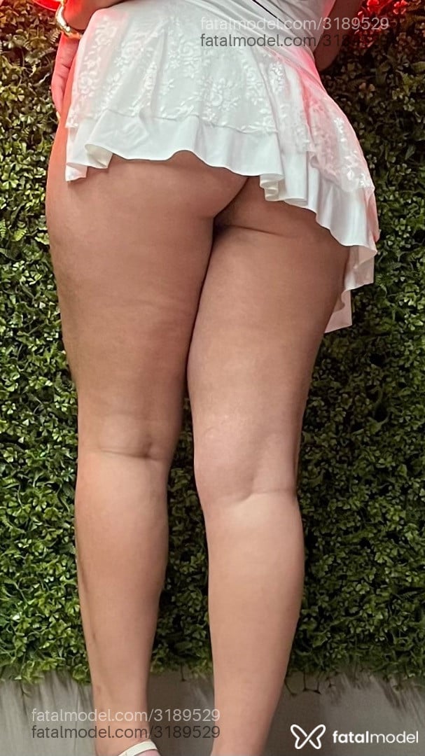 Acompanhante mulher morena (o) de olhos pretos - Júlia Sales