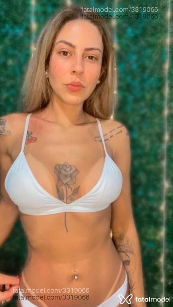 Acompanhante mulher loira (o) de olhos castanhos - Patrícia