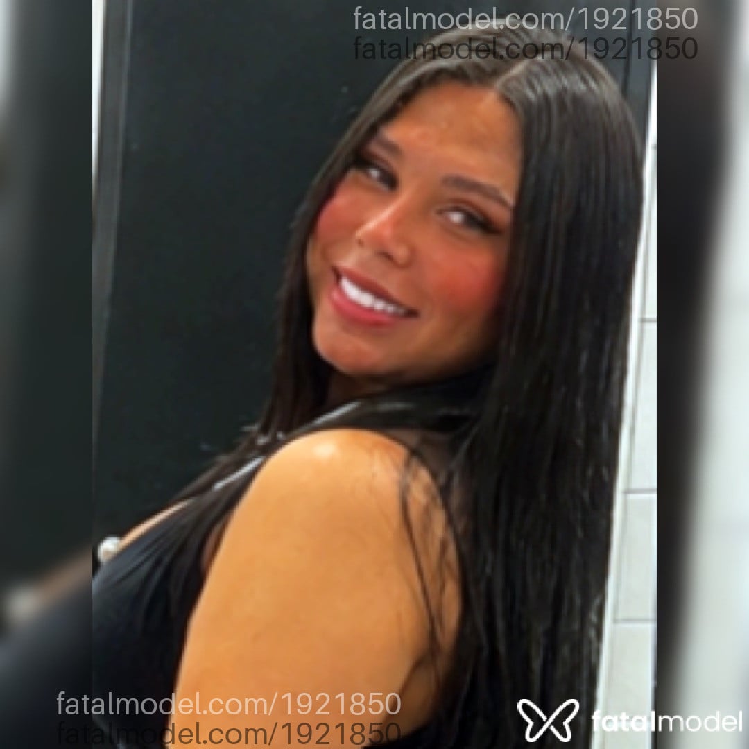Acompanhante mulher trans morena (o) de olhos castanhos - Yndia