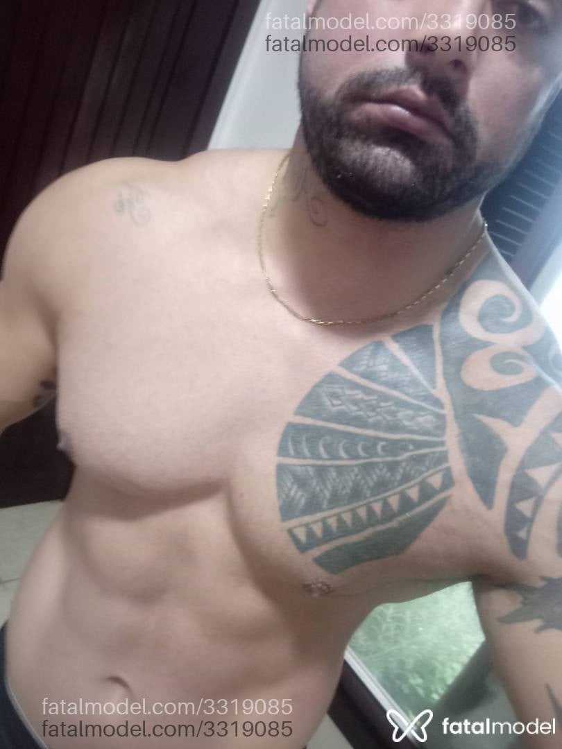 Acompanhante homem sem cabelo de olhos castanhos - Rafael