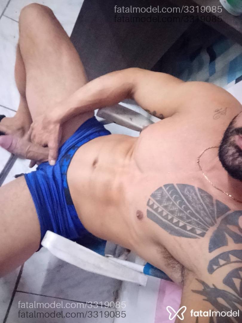 Acompanhante homem sem cabelo de olhos castanhos - Rafael