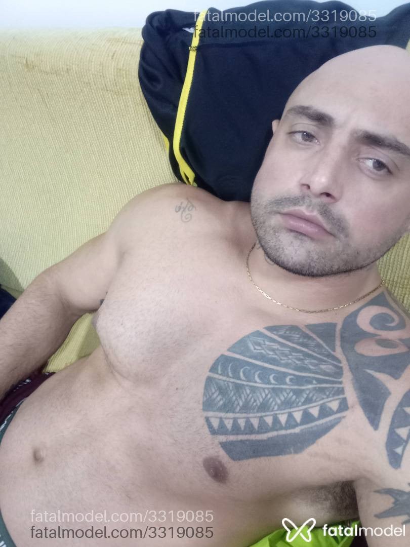Acompanhante homem sem cabelo de olhos castanhos - Rafael
