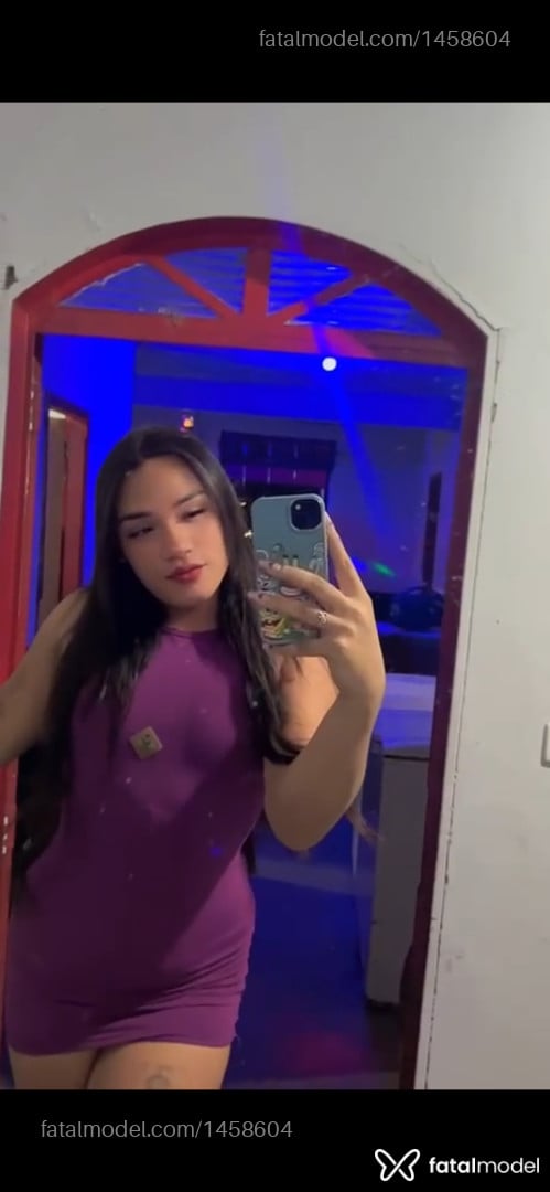 Acompanhante mulher trans com cabelo castanho de olhos castanhos - Mila