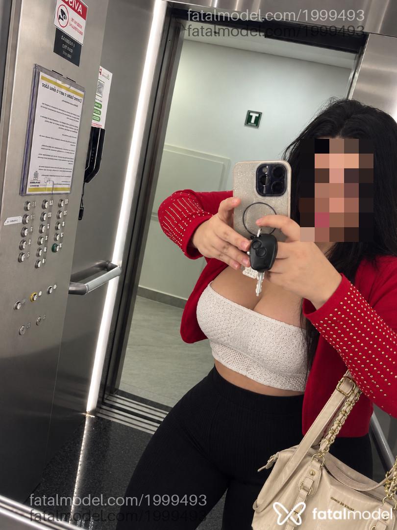 Acompanhante mulher com cabelo castanho de olhos castanhos - Babi