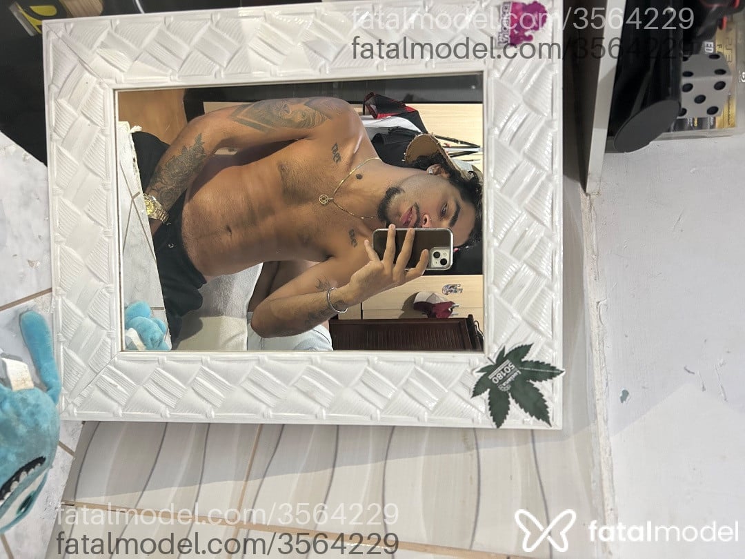 Acompanhante homem com cabelo castanho de olhos castanhos - Bielzinho