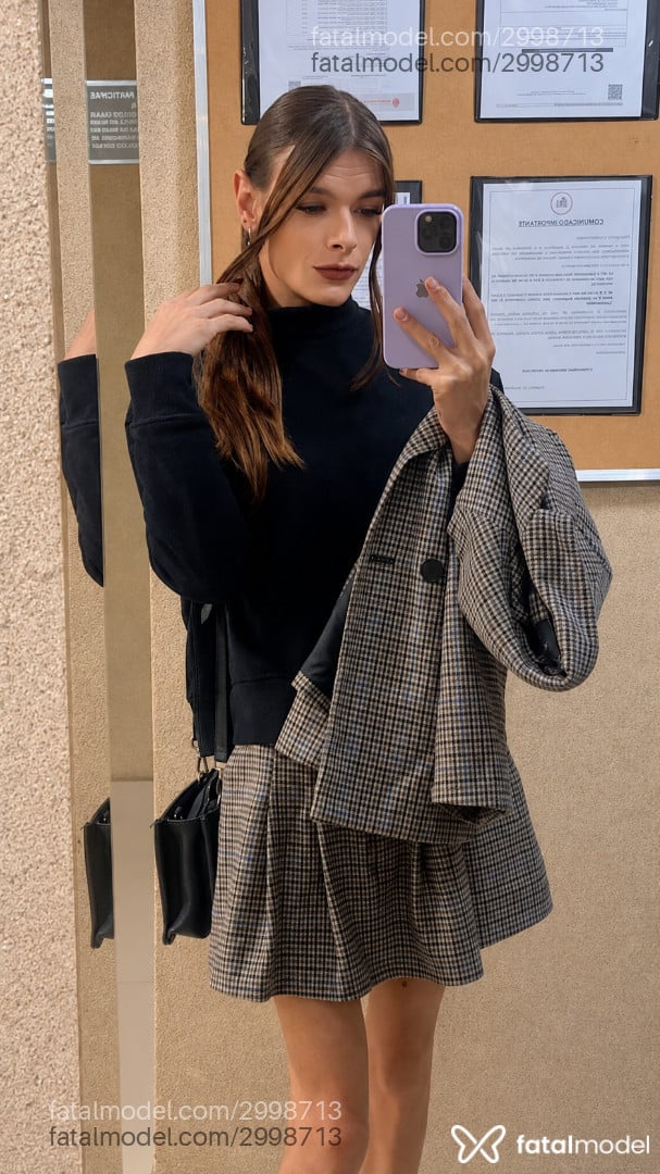 Acompanhante mulher trans com cabelo castanho de olhos castanhos - Yana Hereckov