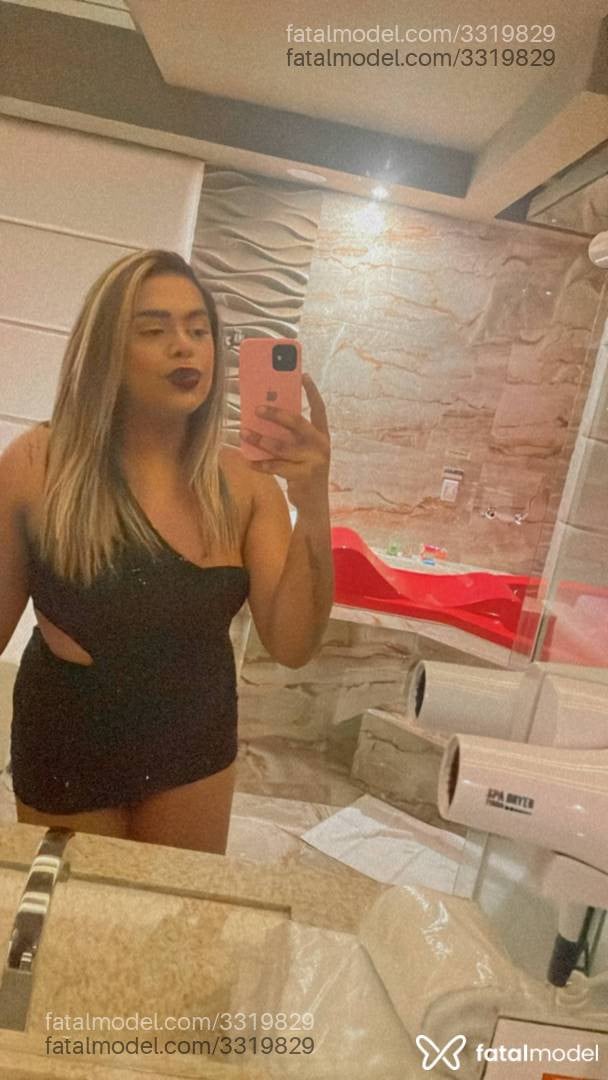 Acompanhante mulher trans loira (o) de olhos pretos - Julia