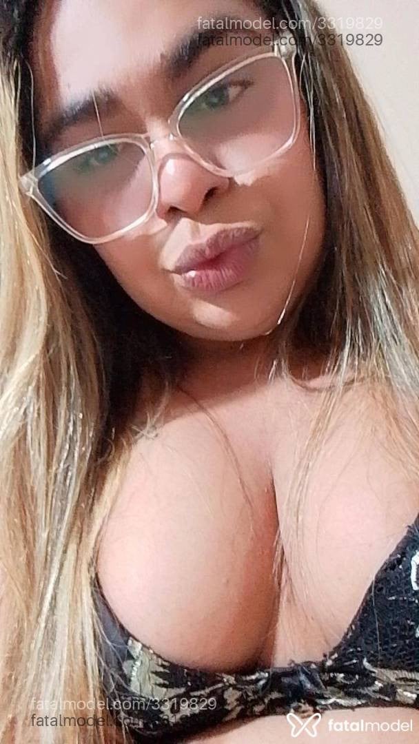 Acompanhante mulher trans loira (o) de olhos pretos - Julia
