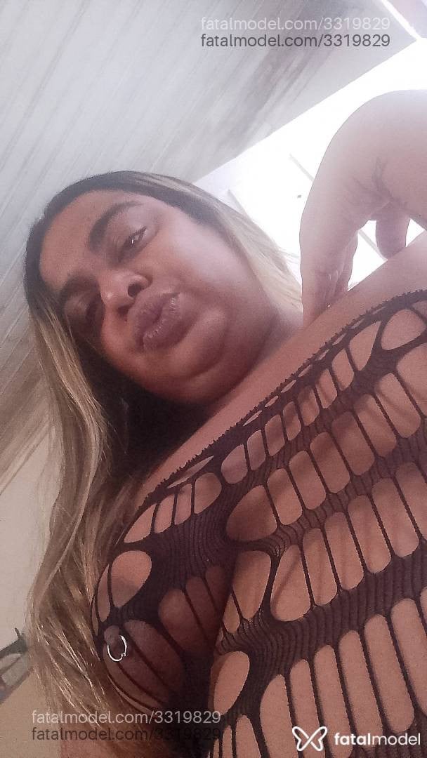 Acompanhante mulher trans loira (o) de olhos pretos - Julia