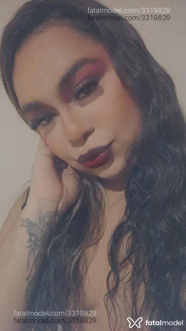 Acompanhante mulher trans loira (o) de olhos pretos - Julia