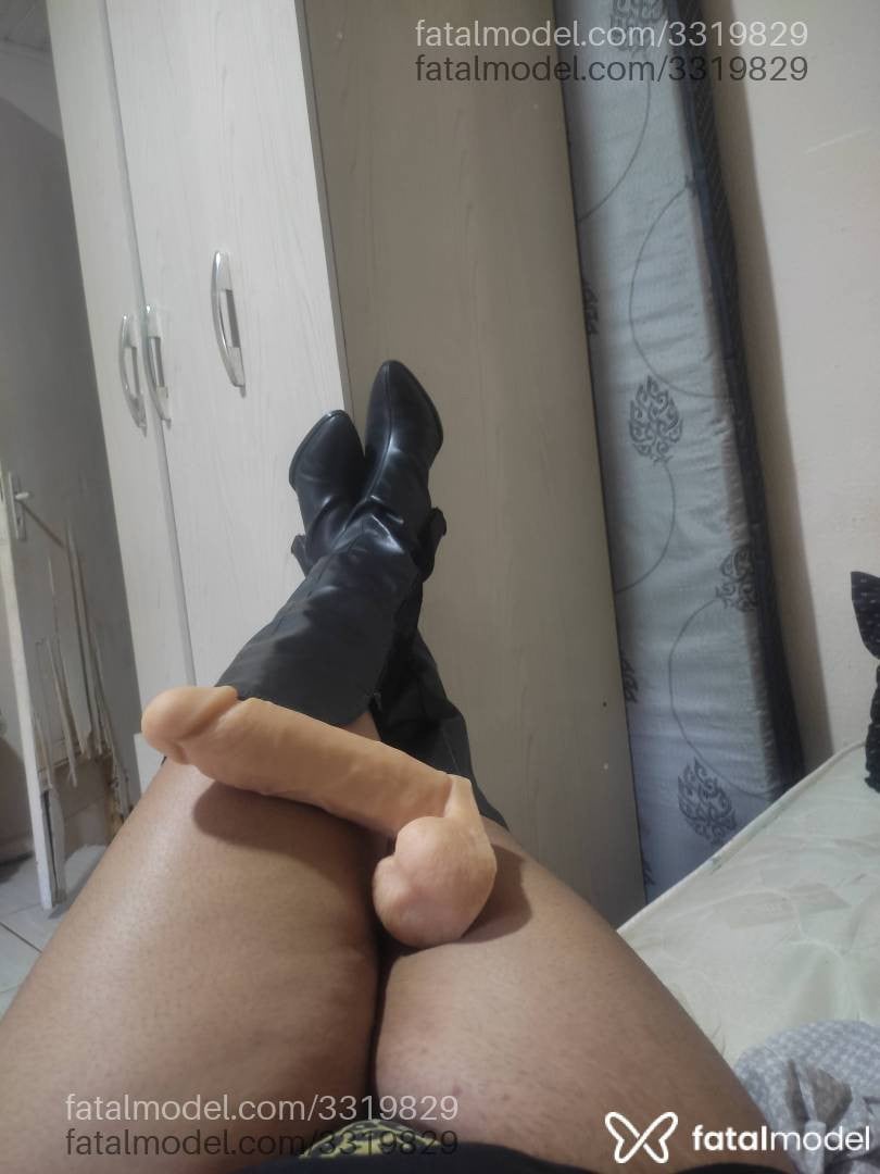 Acompanhante mulher trans loira (o) de olhos pretos - Julia