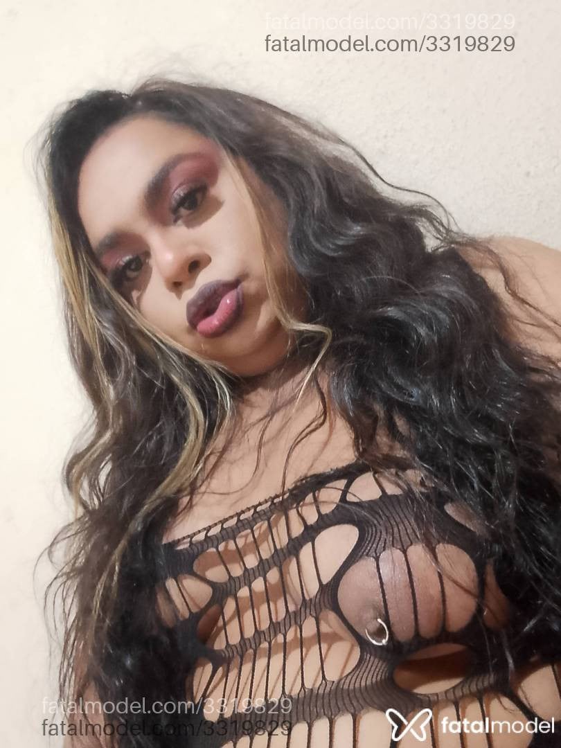 Acompanhante mulher trans loira (o) de olhos pretos - Julia