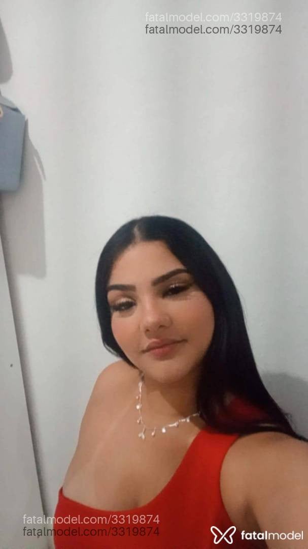 Acompanhante mulher com cabelo castanho de olhos castanhos em Araxá - Lívia Araujo