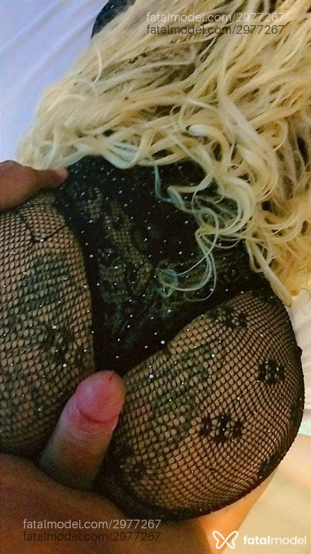 Acompanhante mulher trans loira (o) de olhos castanhos - Yasmin
