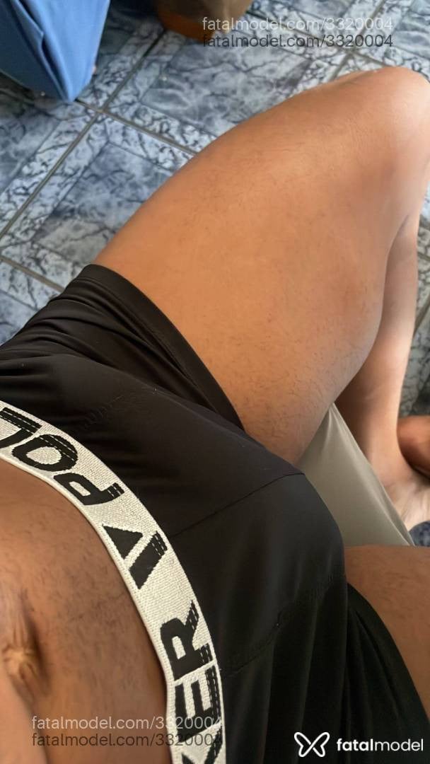 Acompanhante homem morena (o) de olhos pretos - Querinno