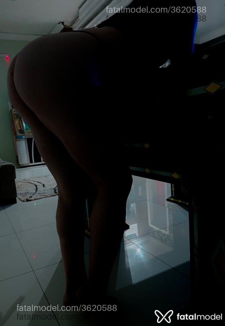 Acompanhante mulher morena (o) de olhos castanhos - Casalzão