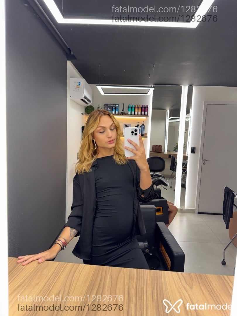 Acompanhante mulher trans loira (o) de olhos castanhos - Jady