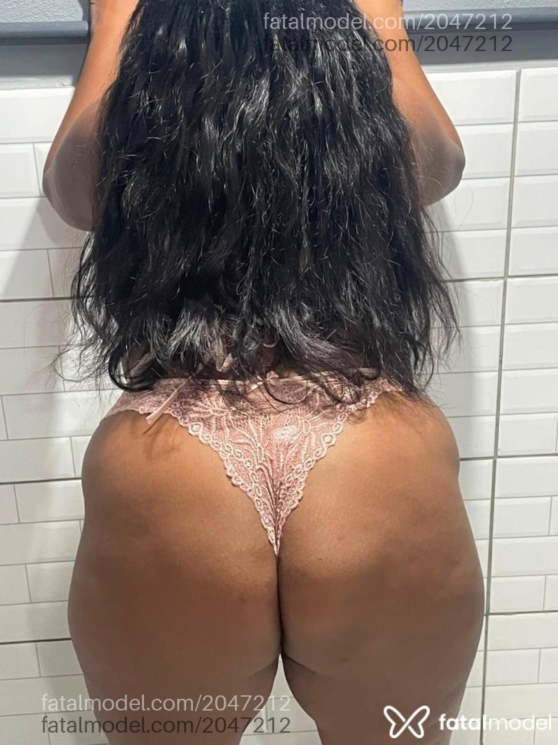 Acompanhante mulher morena (o) de olhos pretos - Júlia