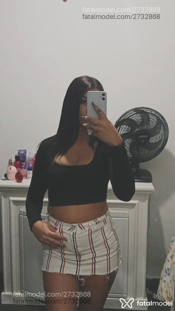 Acompanhante mulher trans morena (o) de olhos castanhos - Bella