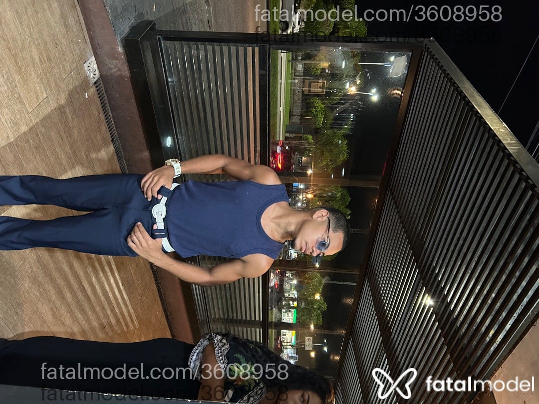 Acompanhante homem morena (o) de olhos pretos - Victor