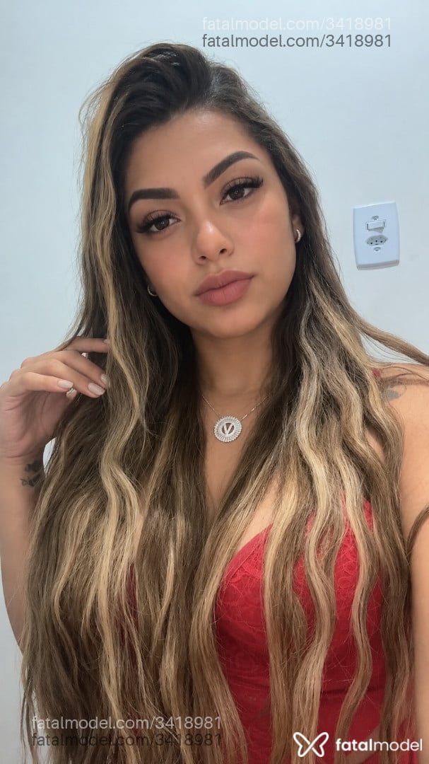 Acompanhante mulher morena (o) de olhos mel - Bella