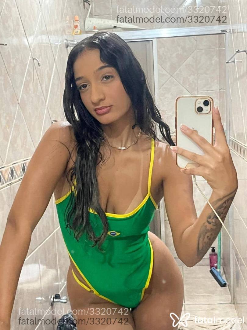 Acompanhante mulher com cabelo castanho de olhos castanhos em Uberlândia - Melissa Bianchi