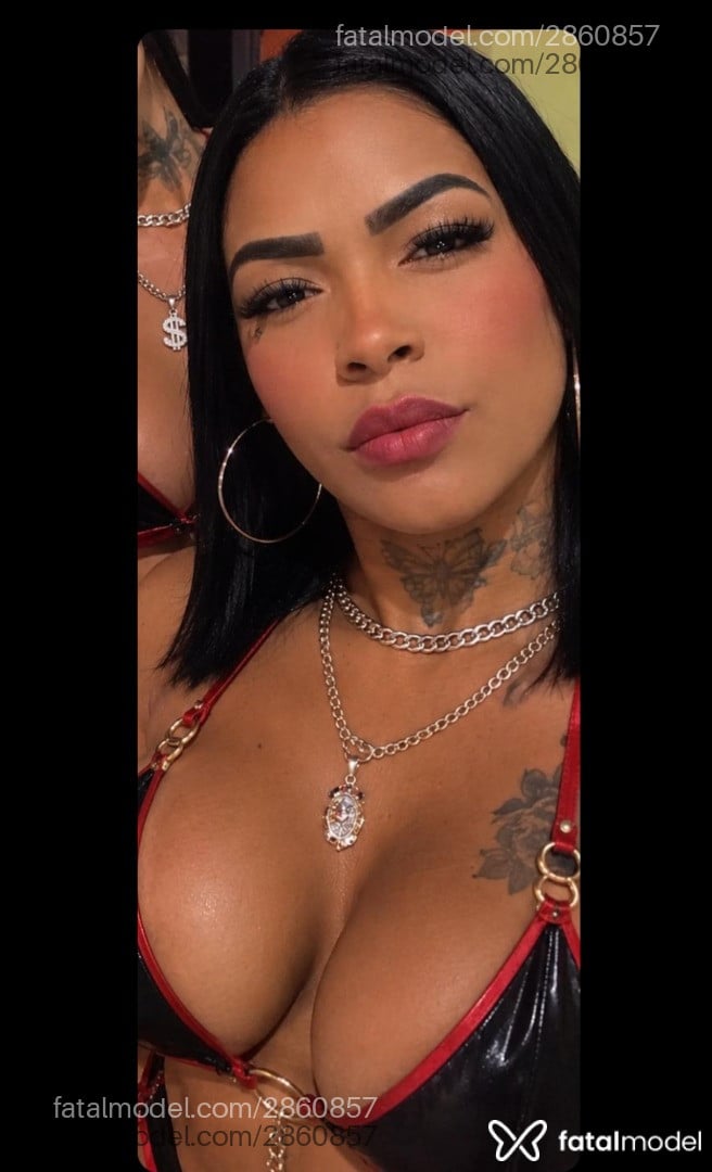 Acompanhante mulher trans morena (o) de olhos pretos - Nahty Ohanna