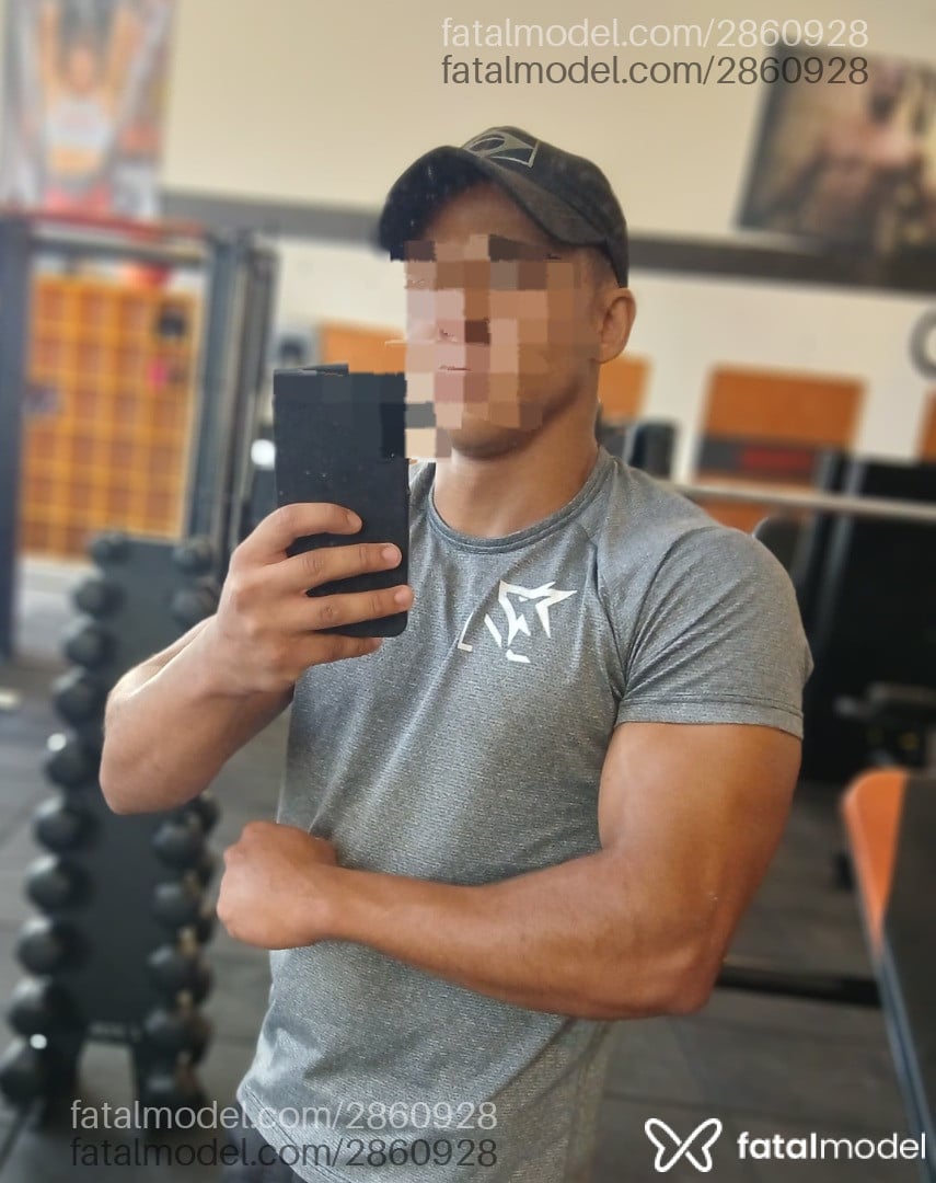 Acompanhante homem com cabelo castanho de olhos castanhos - Paulo Cavalcante