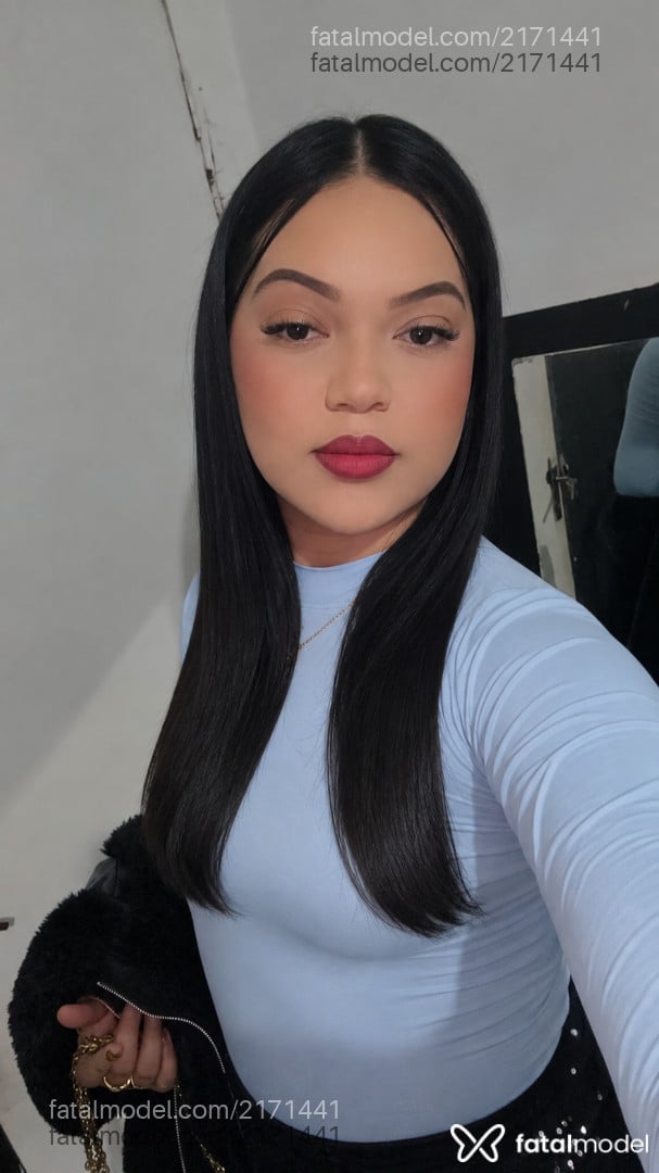 Acompanhante mulher morena (o) de olhos pretos - ágatah