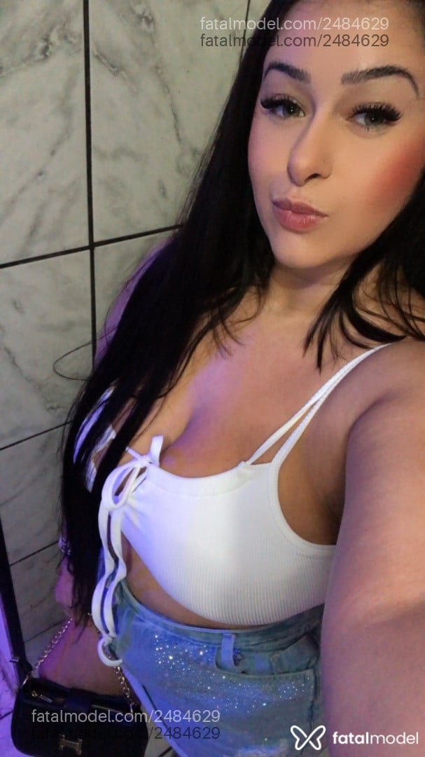 Acompanhante mulher morena (o) de olhos verdes - Caroll
