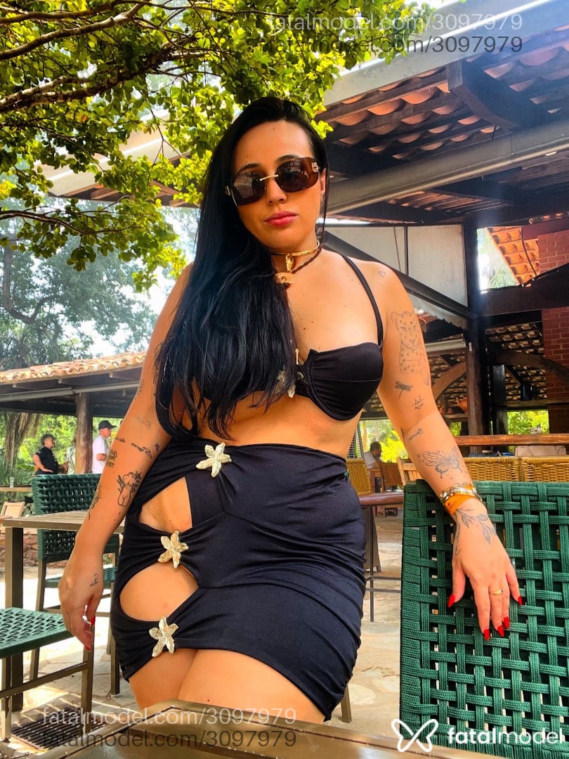 Acompanhante mulher com cabelo castanho de olhos castanhos - Morena